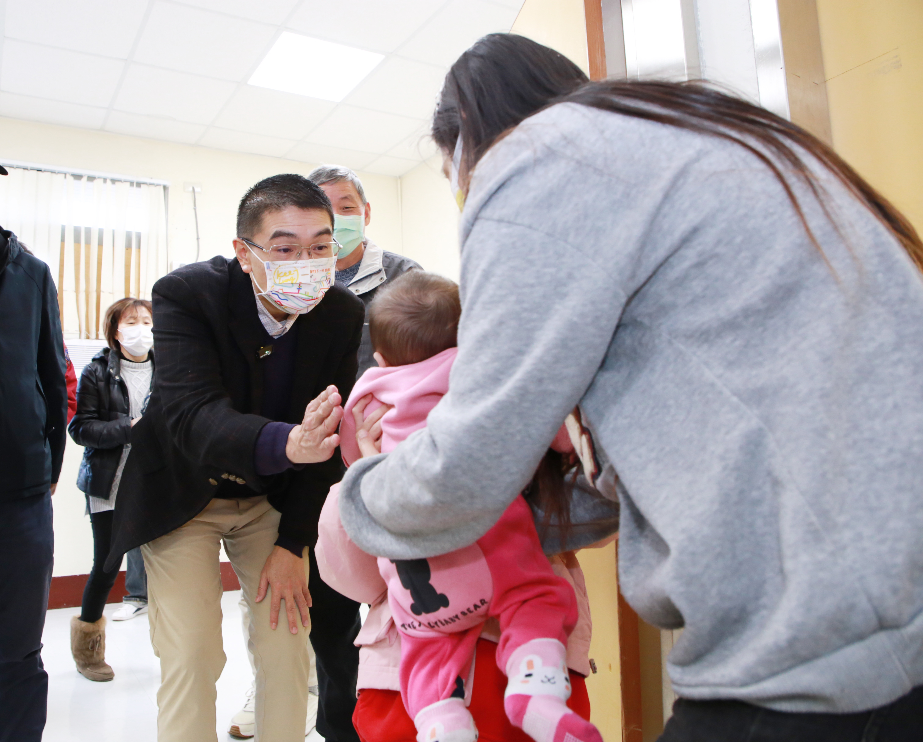 市長謝國樑趕往三總基隆分院探視一氧化碳中毒的小朋友 (5)