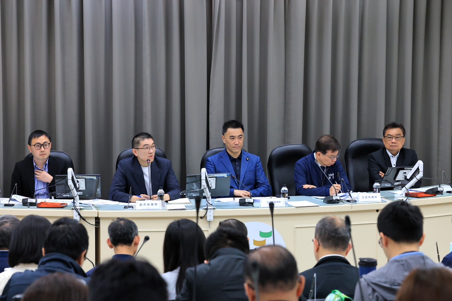 由左至右）：廖先翔委員、謝國樑市長、林沛祥委員、王國材部長、林國成委員 (2)