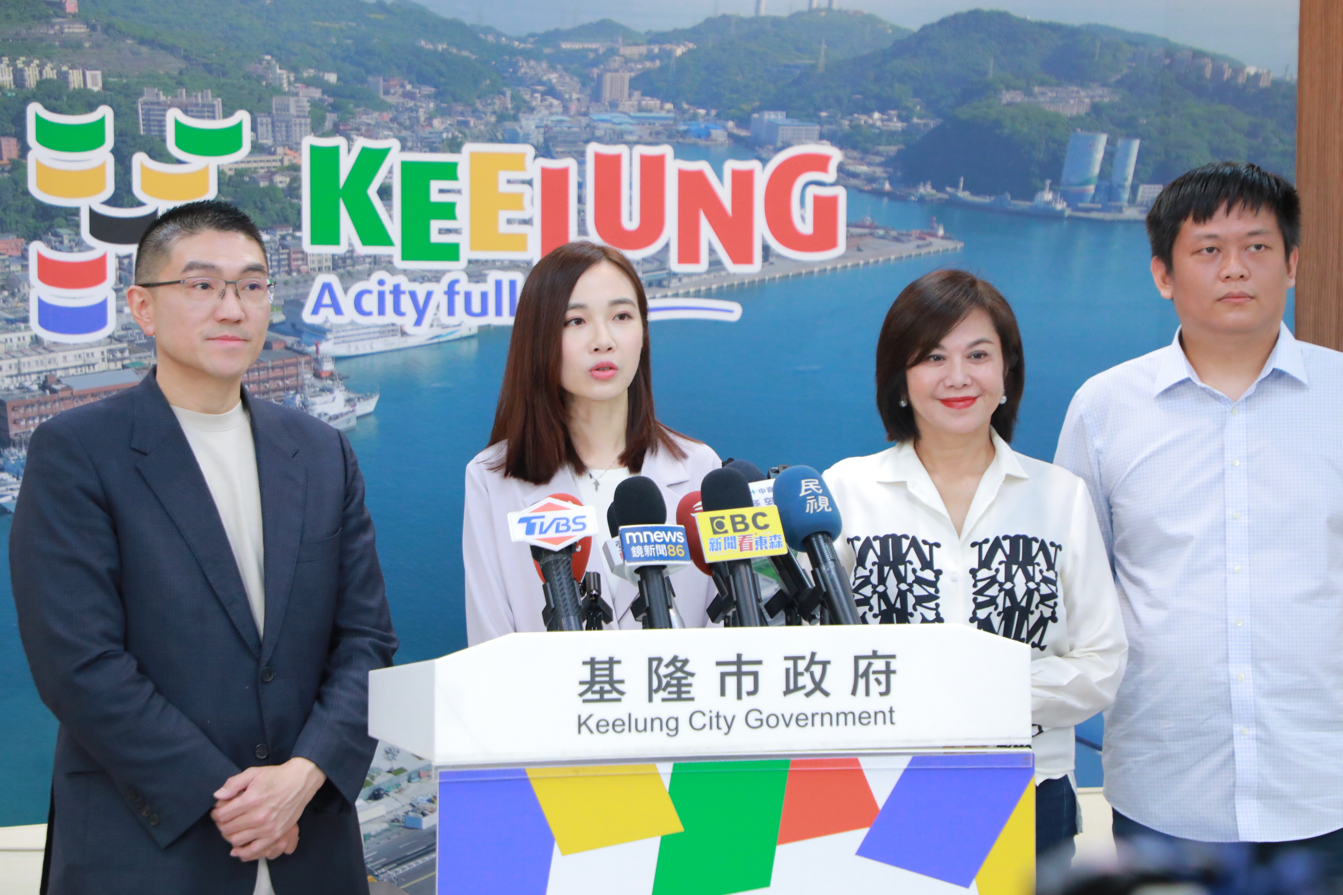 基隆市政策推廣大使楊寶楨(左2)相當認同謝國樑市長「打造亞洲最有愛城市」的理念 (2)