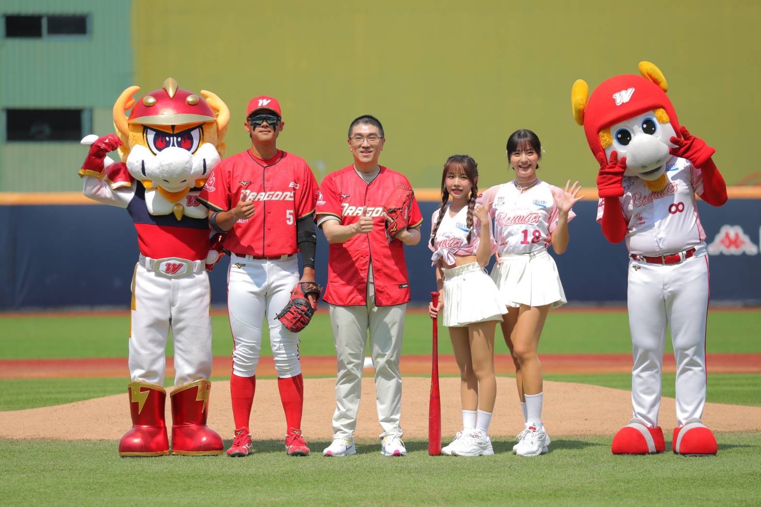 市長謝國樑為中華職棒味全龍棒球隊舉辦基隆女孩日擔任開球貴賓 (2)